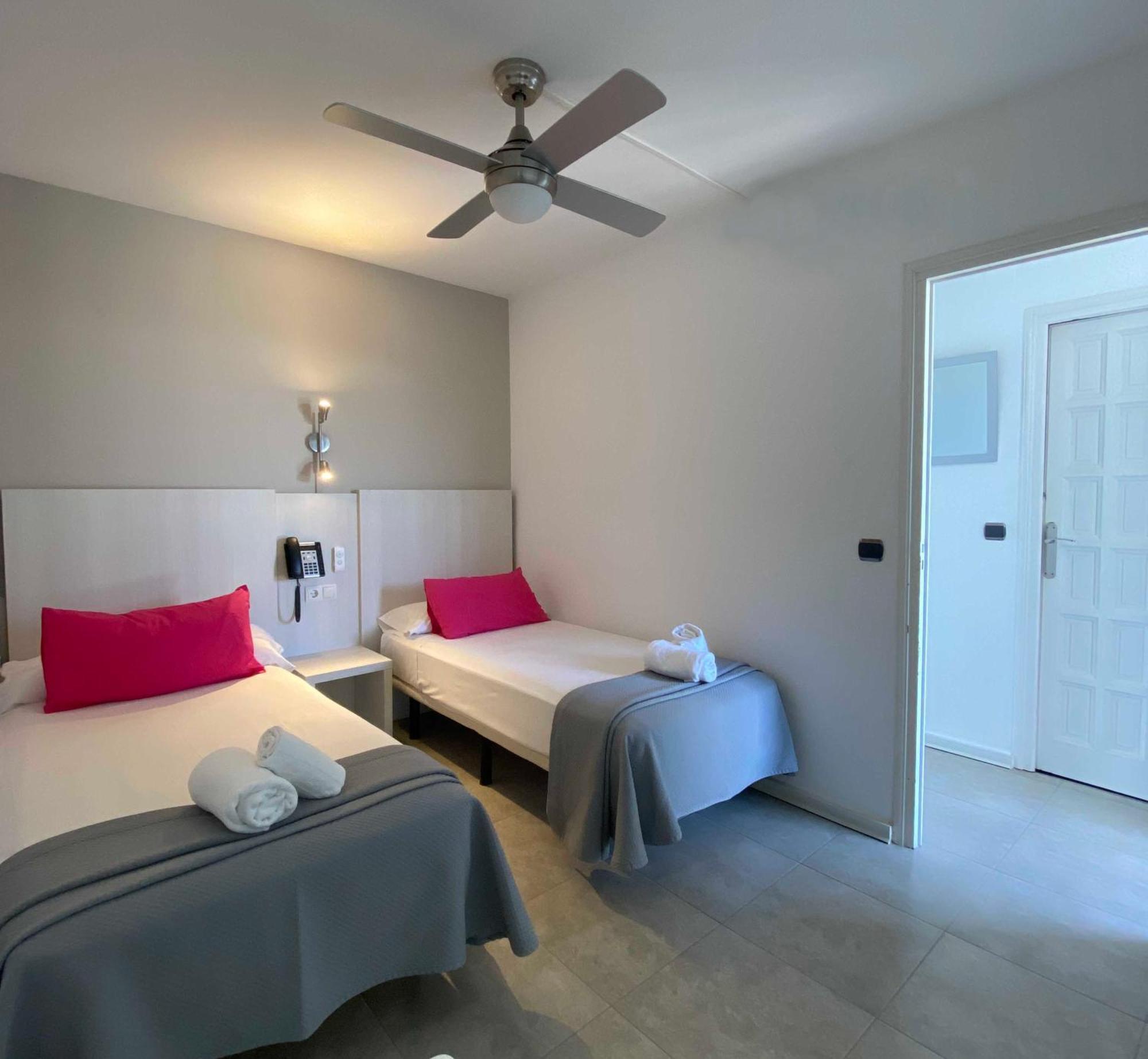 Hotel Apartamentos Solimar Калафел Екстериор снимка